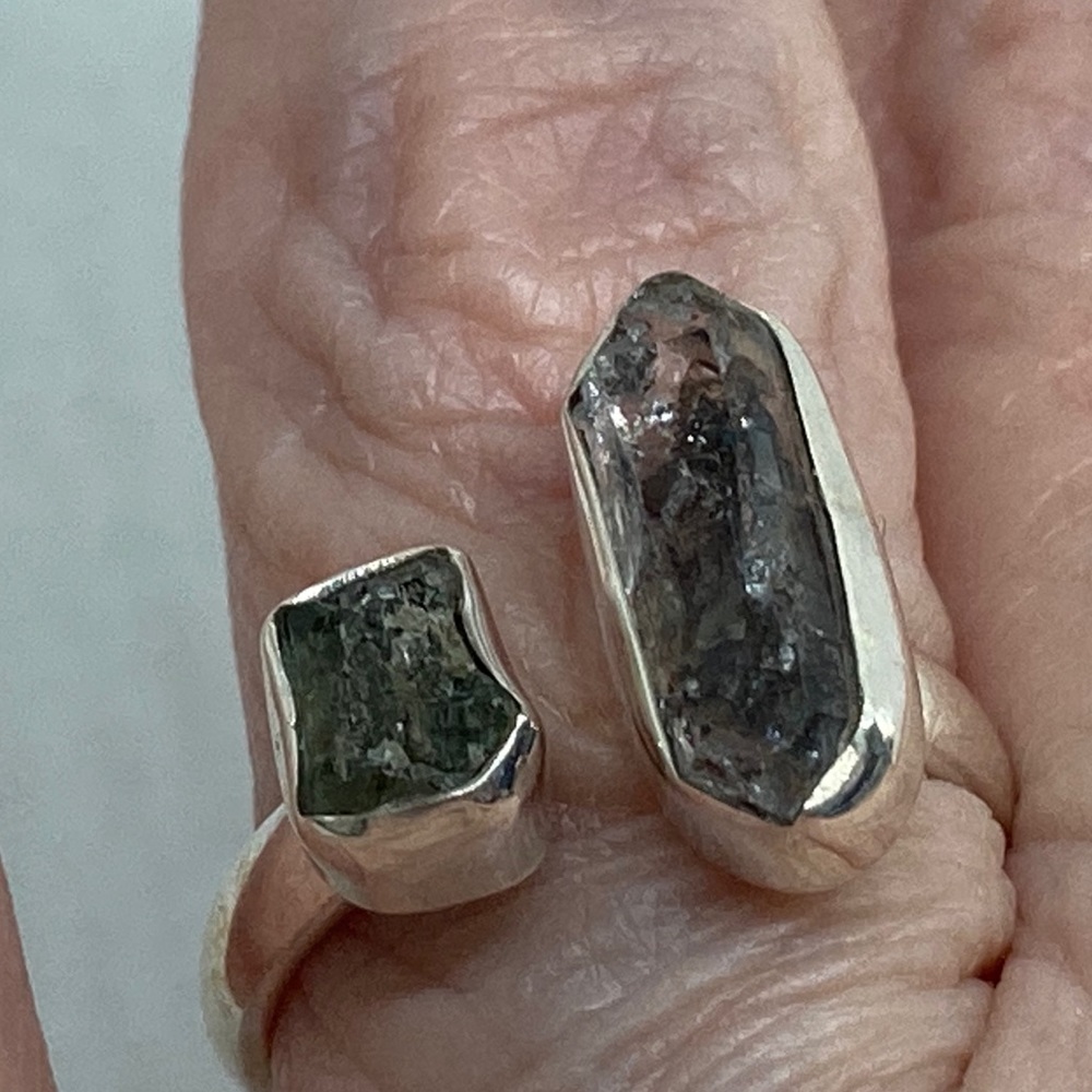 💯 % GENUINE CZECH MOLDAVITE RING - Picture 2 of 8